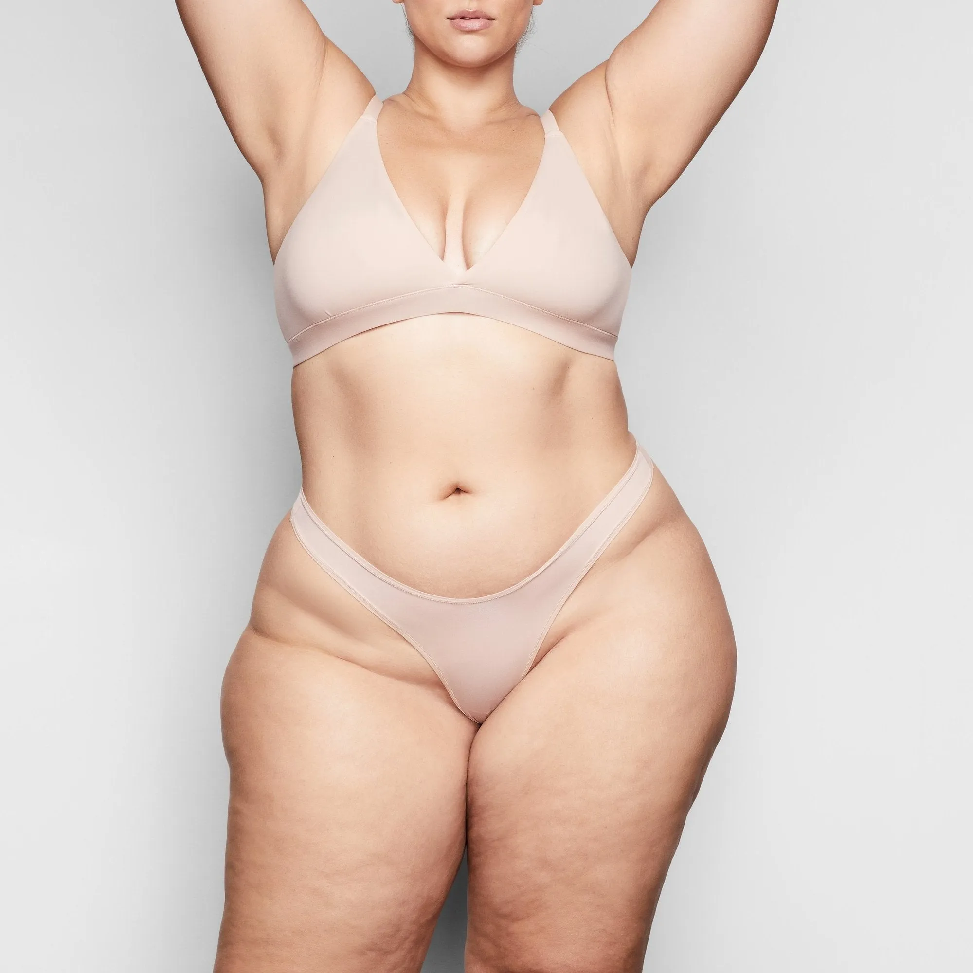 FITS EVERYBODY DIPPED FRONT THONG | MICA