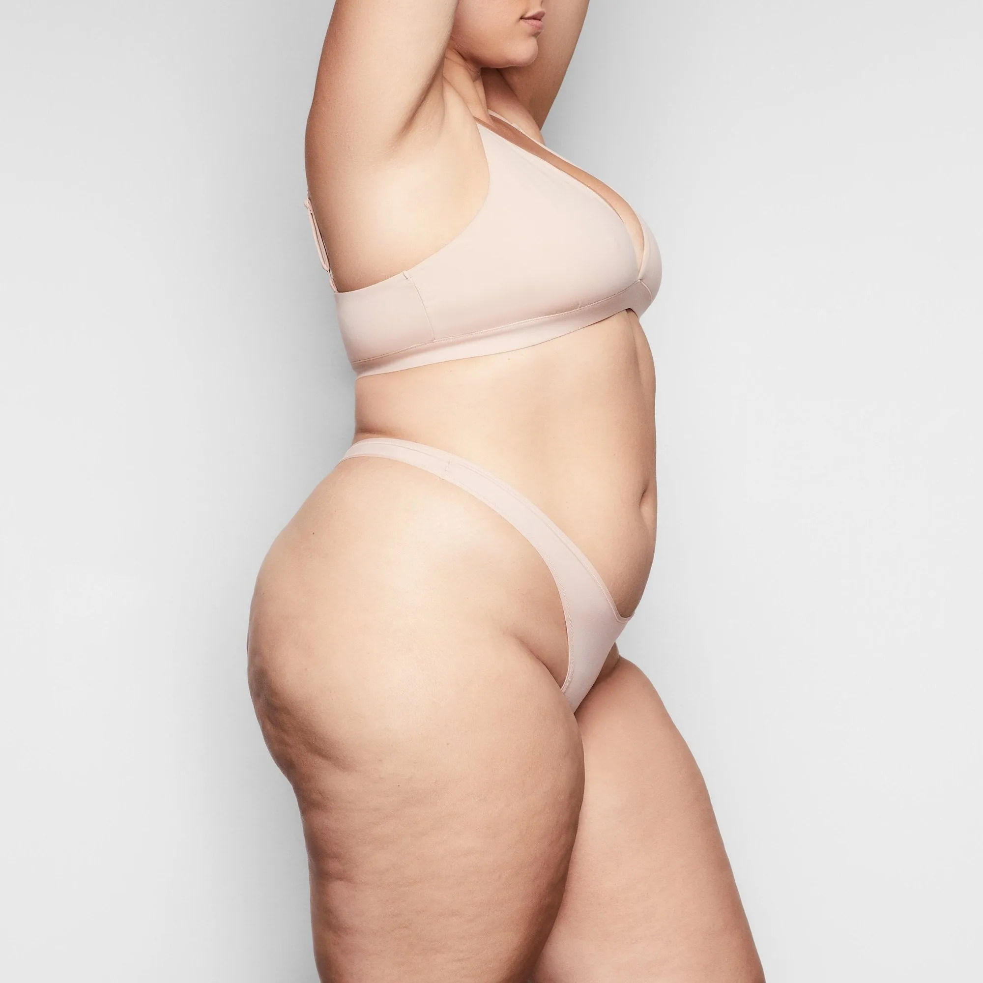 FITS EVERYBODY DIPPED FRONT THONG | MICA