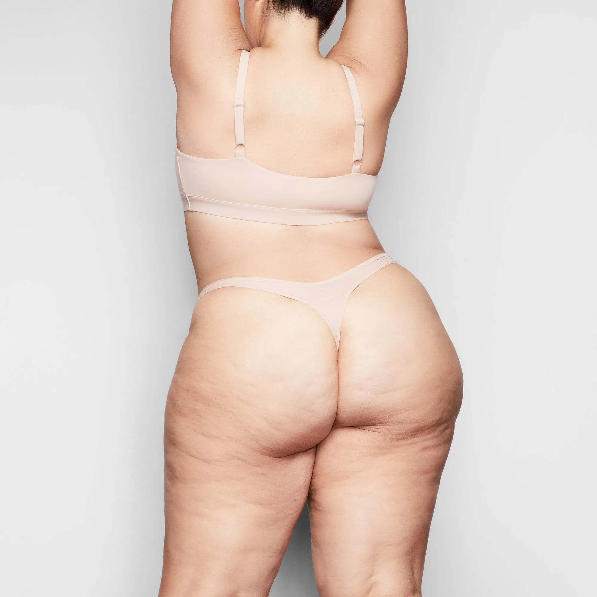 FITS EVERYBODY DIPPED FRONT THONG | MICA
